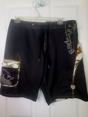 Men's Black & Camo Boardshorts - Red Sand